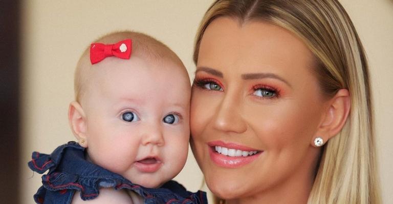 Ana Paula Siebert explode o fofurômetro ao postar foto com Vicky: ”Amor sem fim”