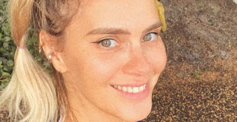 Carolina Dieckmann surge comtemplando o pôr do sol e recebe elogios da web: ”Parece um anjo”