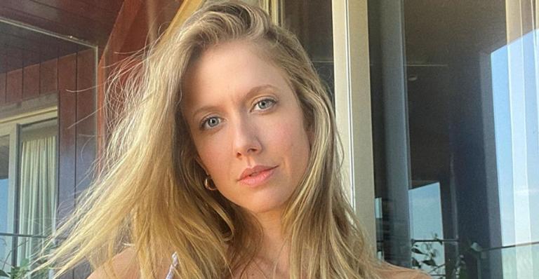 Gabriela Prioli escreve mensagem profunda ao relembrar registro da infância: ”Eu não imaginava”
