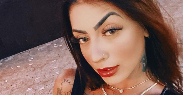 MC Mirella dispensa o sutiã e arranca suspiros nas redes sociais