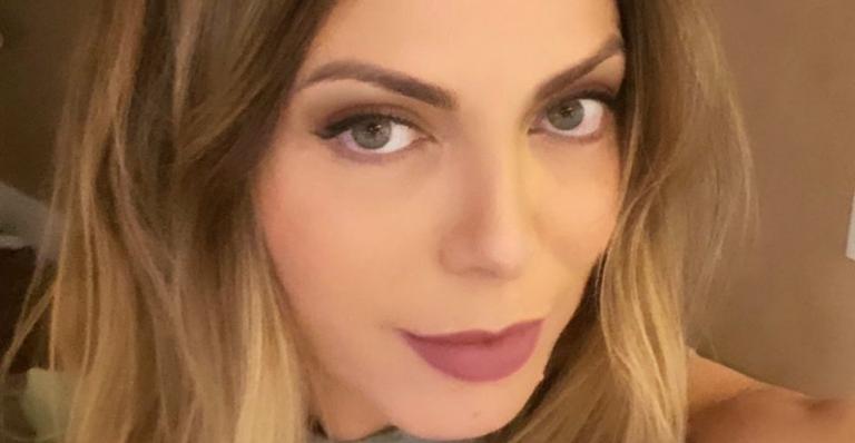 Sheila Mello curte dia de sol ao lado da filha e do namorado: ”Perfeito esse rolezinho com vocês”