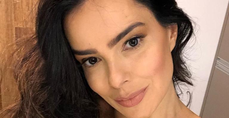 Vera Viel exibe abdômen definido ao posar na academia e deixa web babando: ”Que corpo é esse?”