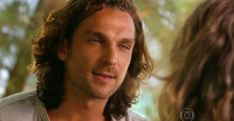 Alberto mostra as garras e surta com Ester em ‘Flor do Caribe’