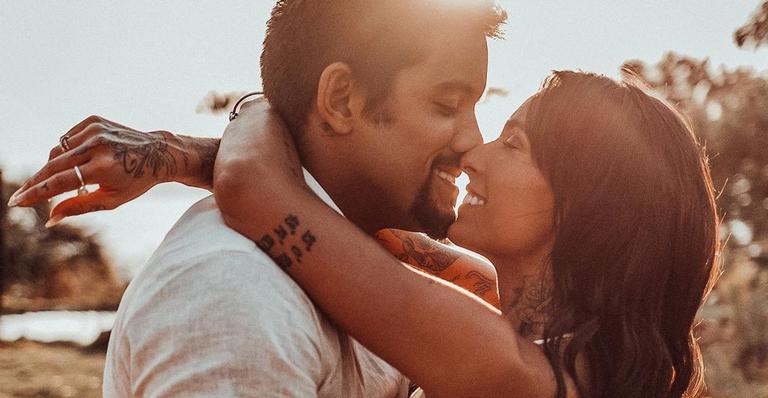 Do ‘De Férias com o Ex’ para a vida! Clara Maia e André Coelho se casam com cerimônia intimista