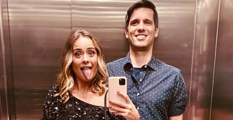 Juliana Silveira brinca com cliques ao lado do marido: ”Expectativa x realidade”