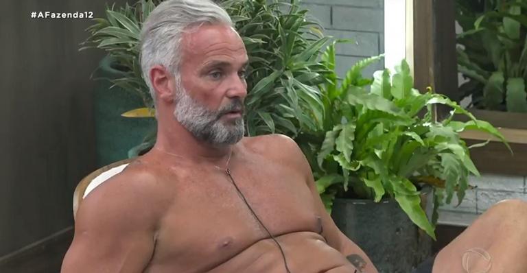 A Fazenda: Após ser detonado, Mateus Carrieri debocha de Rodrigo Moraes: ”Ele não sabe de nada”