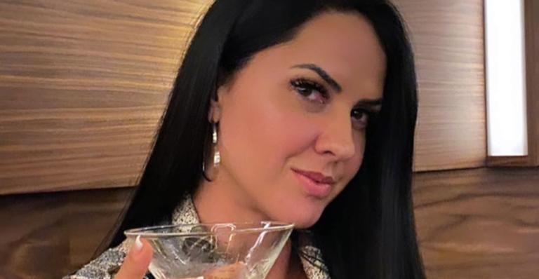 De biquíni vermelho, Graciele Lacerda comemora 40 anos e é elogiada: ”Corpo de 20!”