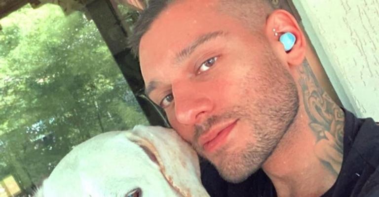 Lucas Lucco lamenta morte do seu cachorro: ”Queria mais tempo pra continuar amando”