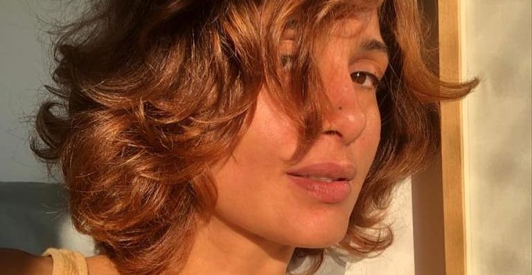 Camila Pitanga compartilha clique pós-treino e declara: ”Rendeu até selfie”