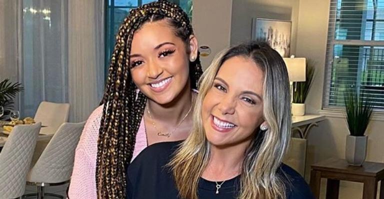 Carla Perez celebra primeiro videoclipe da filha, Camilly Victória: ”Misto de emoções”