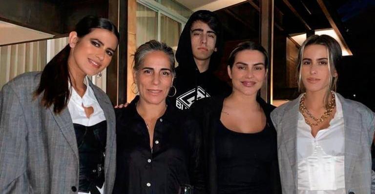 Gloria Pires derrete fãs ao postar clique dos filhos Ana e Bento: ”Uma genética maravilhosa”