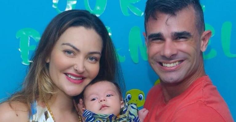 Após rumores de separação, Laura Keller posa com Jorge Souza e filho: ”Família real e imperfeita”