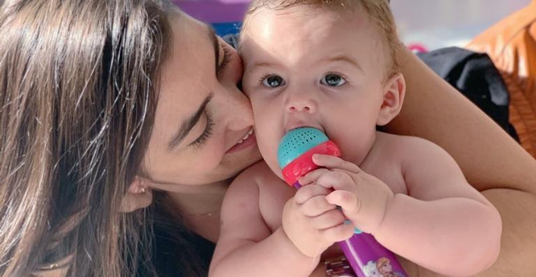 Mariana Uhlmann compartilha clique fofíssimo do caçula e encanta web: ”Grandão lindo”