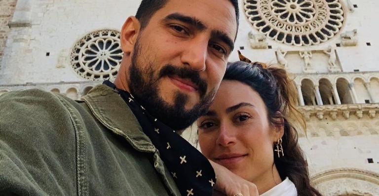 Renato Góes faz declaração ao celebrar primeiro ano de casado com Thaila Ayala