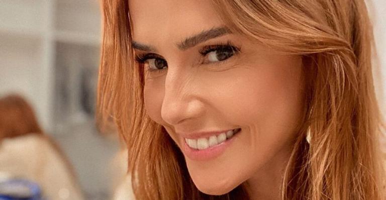 Deborah Secco posta clique nos bastidores de gravações e ganha elogios: ”A bela das belas”