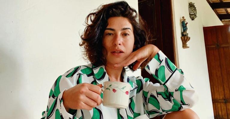 Fernanda Paes Leme exibe sua boa forma ao posar para clique divertido: ”Perigo!”