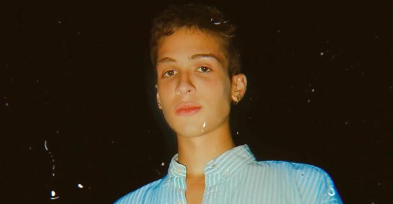 João Guilherme surge em cama de hospital e tranquiliza fãs: ”Tô super bem, nada de mal”