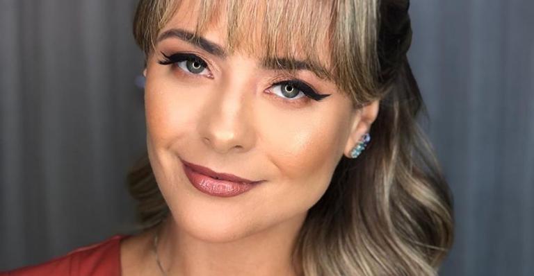 Juliana Silveira aproveita dia na praia e divide momento com os fãs