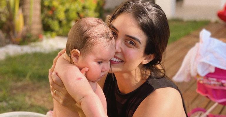 Leticia Almeida se derrete pela filha caçula e fãs elogiam: ”Que neném mais linda”