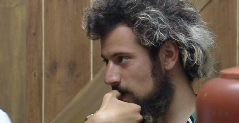 A Fazenda: Na roça, Cartolouco teme eliminação do programa: ”Acho que vou rodar”