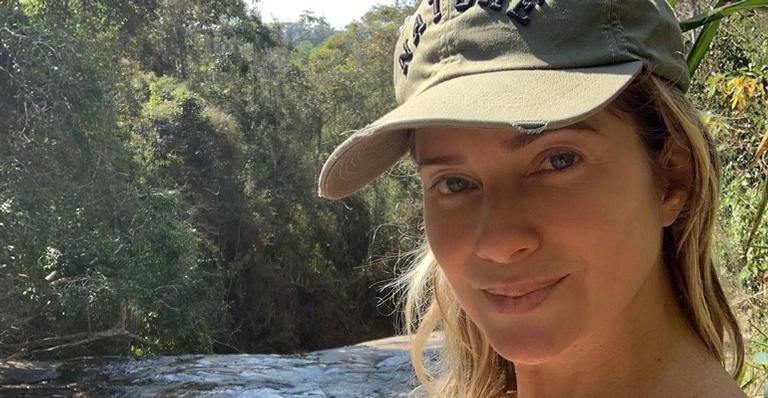 Leticia Spiller arrasa ao adotar a tendência do visual tie dye: ”Feito por mim”