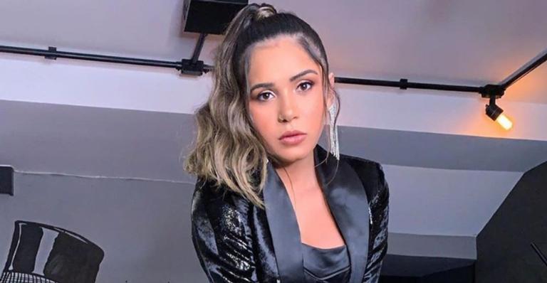 Ex-BBB Gizelly Bicalho ostenta corpão em clique de biquíni e arranca elogios dos fãs: ”Perfeita”