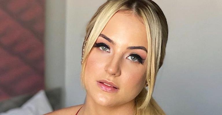 Gabi Martins dispensa sutiã e eleva temperatura ao posar com o blazer aberto: ”Espetáculo!”