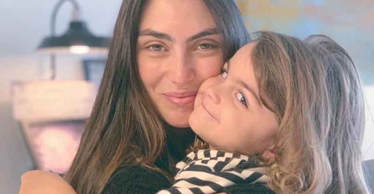 Mariana Uhlmann compartilha cliques divertidos da filha e fãs se derretem