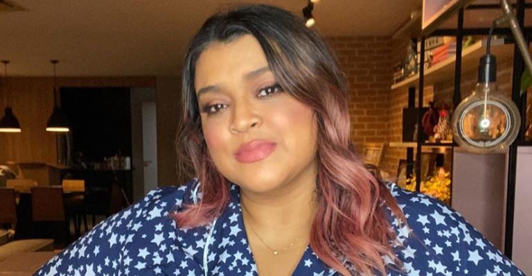 Preta Gil encanta a web ao surgir dormindo coladinha com sua cachorrinha: ”Muito amor!”