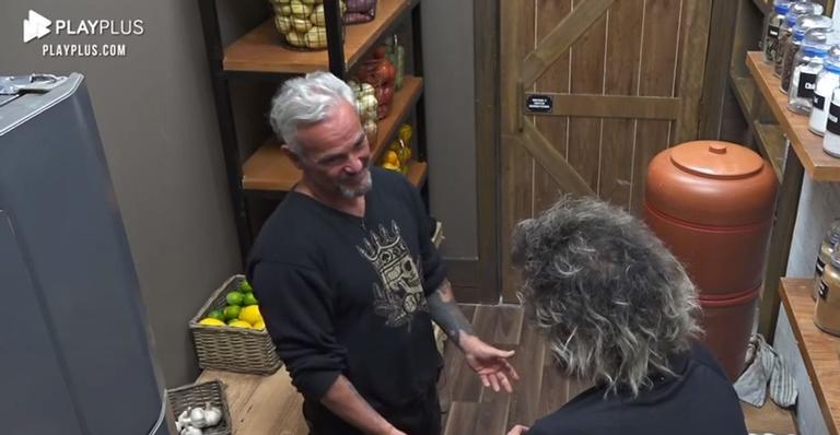 A Fazenda: Mateus Carrieri revela sua torcida na roça: ”Única pessoa que me defende aqui”