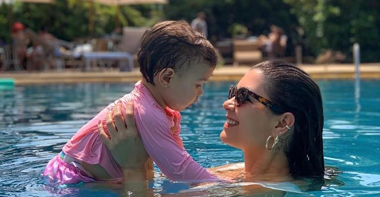 Amanda Françozo se derrete por momento com a filha, Vitória: ”Como é gostoso ter você”