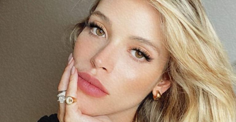 Carol Dias encanta ao mostrar nova foto da filha recém-nascida
