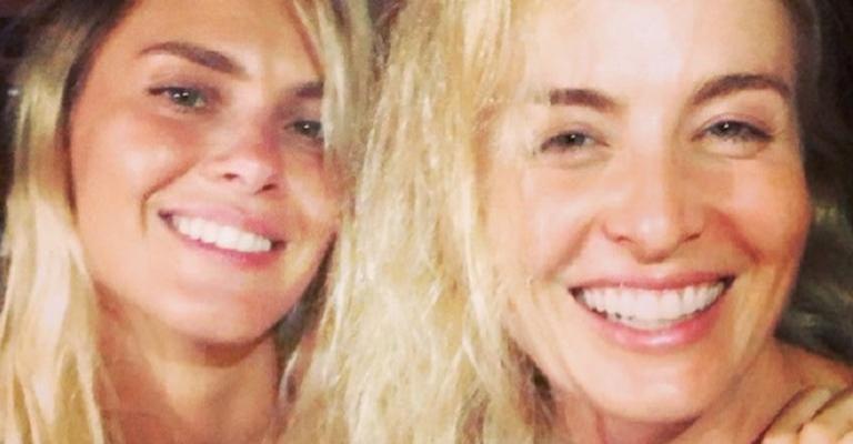 Carolina Dieckmann parabeniza Angélica pelo novo programa, ‘Simples Assim’: ”Que seja lindo”