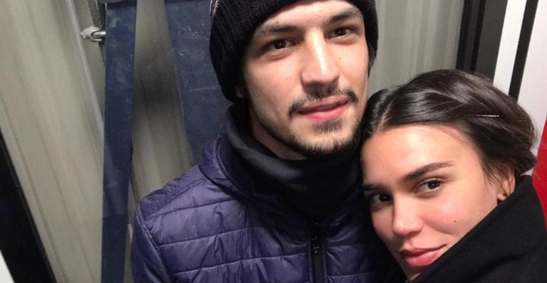 Gabriel Leone comemora aniversário da namorada, Carla Salle: ”Eu te amo, dengo”