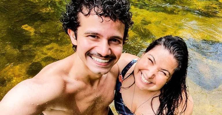 Mariana Xavier compartilha clique romântico com o namorado: ”To pensando em você”
