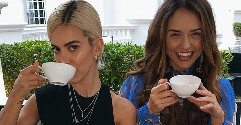 Rafa Kalimann posta foto tomando chá com Manu Gavassi e faz declaração para a amiga