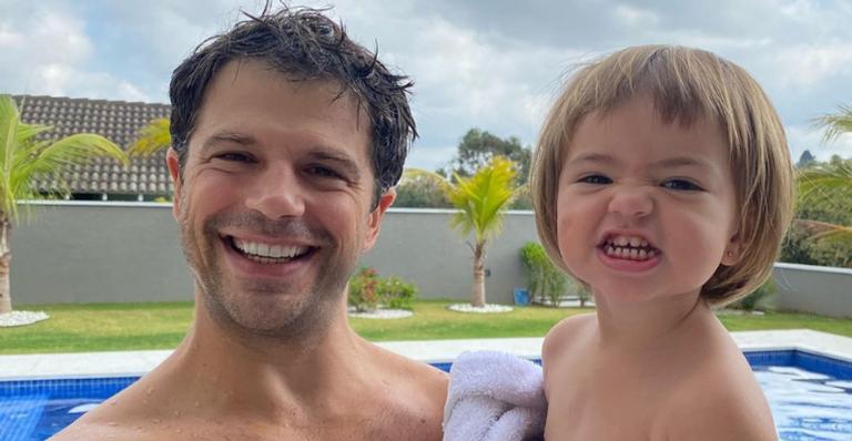 Duda Nagle faz lanche da tarde especial com Zoe e encanta fãs: ”Que lindos!”