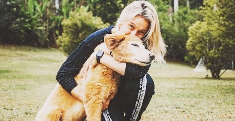 Fernanda Gentil comove os fãs ao celebrar 14 anos da cachorra: ”Vida longa a você”