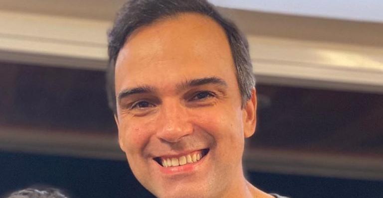 Filha de Tadeu Schmidt doa o cabelo e apresentador elogia o gesto: ”Achei lindo”