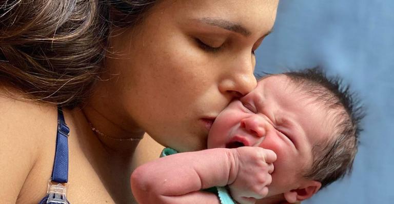 Kamilla Salgado exibe semelhanças ao comparar foto de sua infância com a do filho, Bento