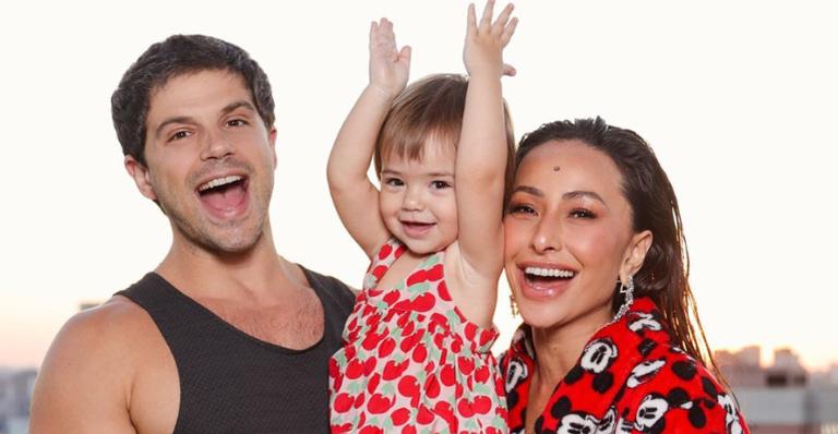 Sabrina Sato se derrete ao flagrar Zoe interagindo com uma amiguinha