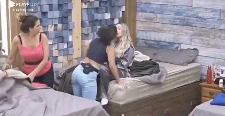 A Fazenda: Raíssa Barbosa perde a paciência e parte para cima de Carol Narizinho