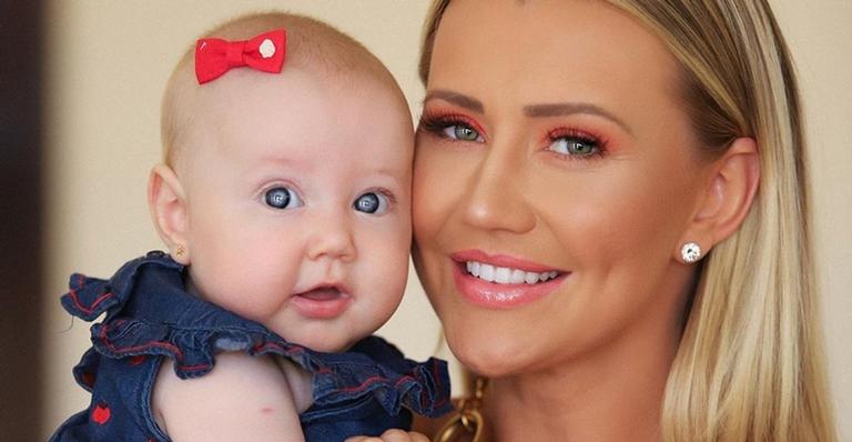 Ana Paula Siebert combina maiô com a filha, Vicky, e encanta: ”Dona onça e sua filhotinha”