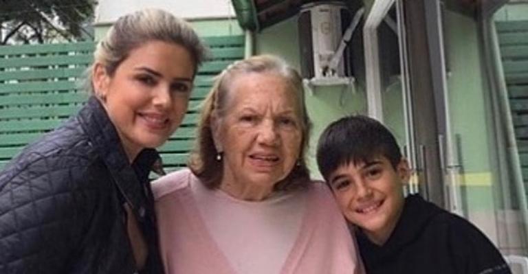 Mari Alexandre presta homenagem à mãe: ”1 Ano hoje que a senhora foi morar no céu”