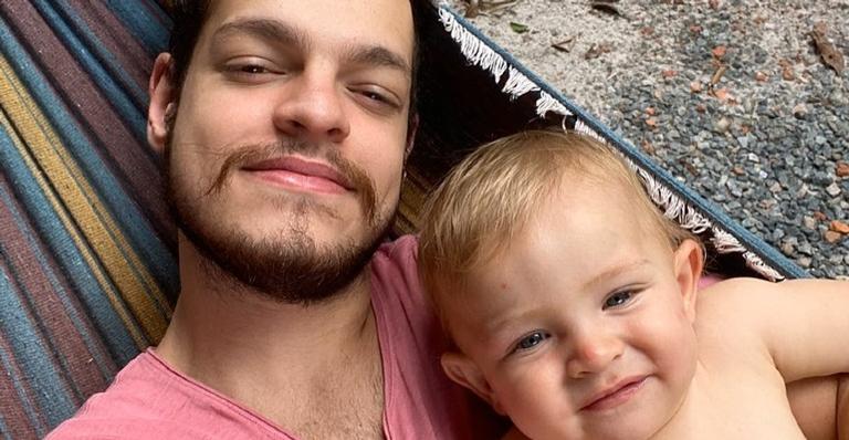 Bhaskar posta registros do filho super sorridente e se declara: ”Obrigada por iluminar meus dias”