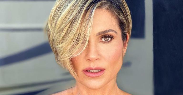 Flávia Alessandra chama a atenção para seu corpo sarado em clique em Arraial do Cabo