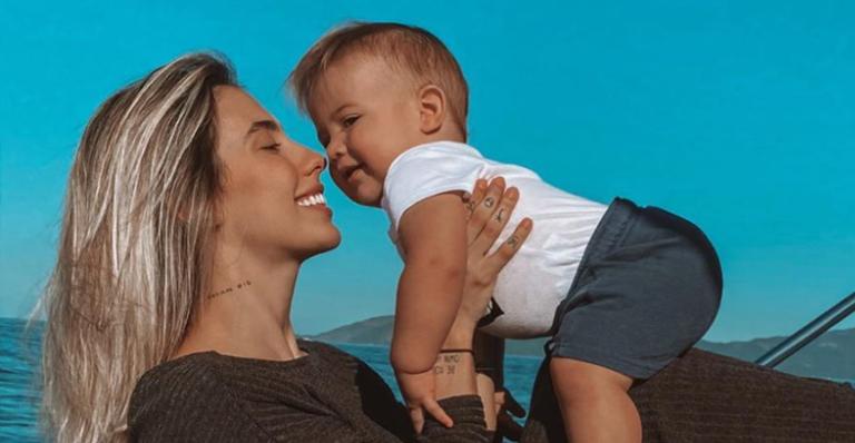 Gabi Brandt se derrete pelo filho, Davi, em clique fofíssimo: ”Amor da minha vida”
