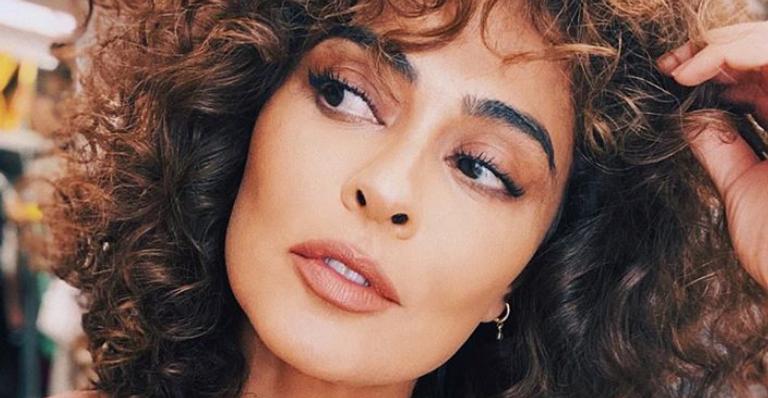 Juliana Paes arranca suspiros ao relembrar lindo clique da infância
