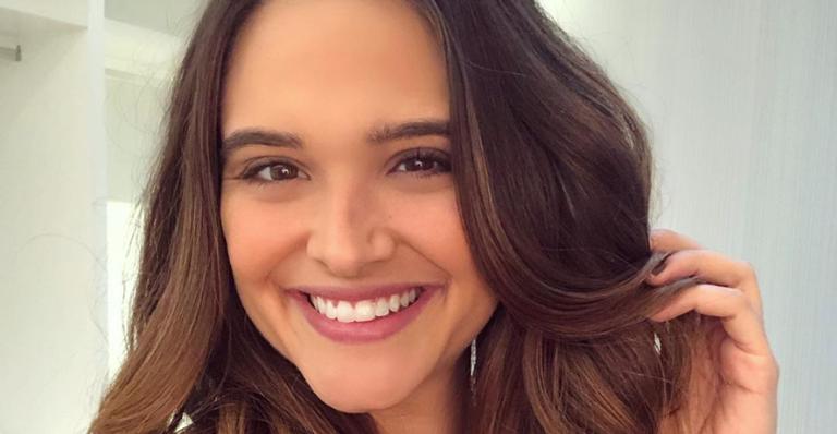Juliana Paiva mostra preparação no camarim para as gravações de ‘Salve-se Quem Puder’