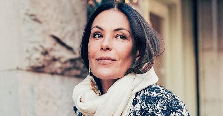 Carolina Ferraz posa dentro de helicóptero e diverte web com brincadeira: ”Eu sou ryca”
